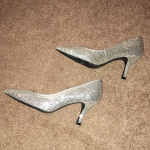Sparkling Heels Size 8 1/2 Excellent Conditions
